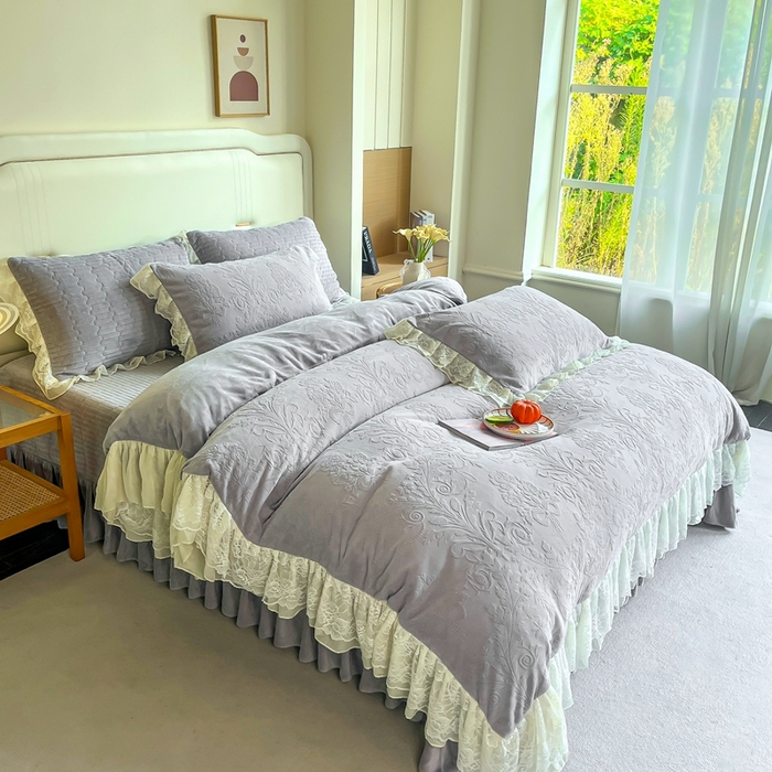 91家纺网 家纺一手货源 找家纺 （总）木兰花 2025新款纯色雕花全消光牛奶绒 床盖款四件套-繁花绮梦