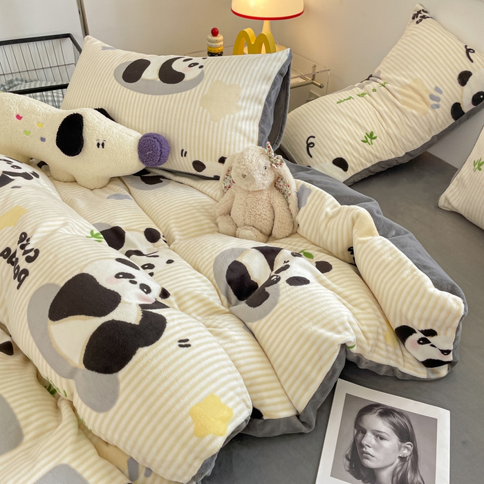 91家纺网 家纺一手货源 找家纺 瑞钰 2025新款A类加厚牛奶绒印花四件套 小熊猫-灰