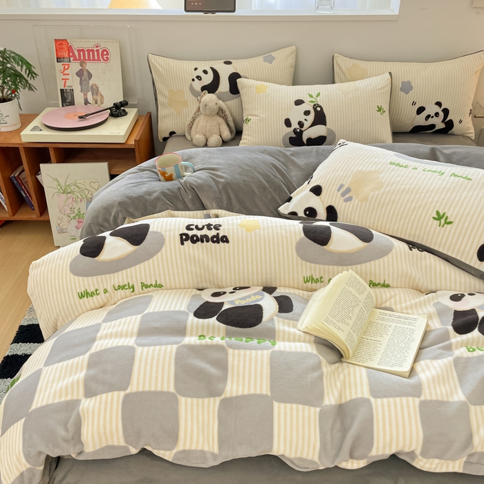 91家纺网 家纺一手货源 找家纺 瑞钰 2025新款A类加厚牛奶绒印花四件套 小熊猫-灰