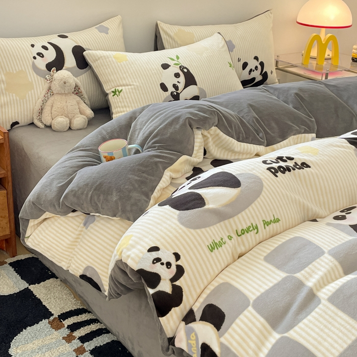 91家纺网 家纺一手货源 找家纺 瑞钰 2025新款A类加厚牛奶绒印花四件套 小熊猫-灰
