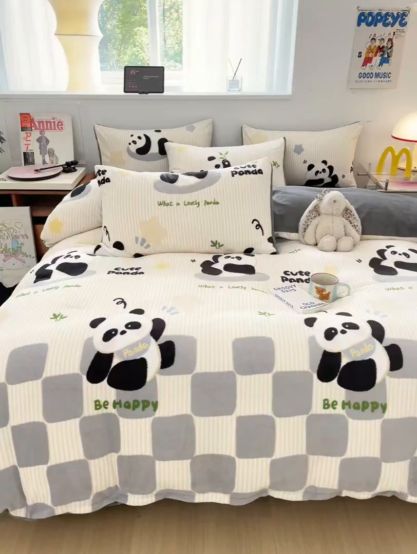 91家纺网 家纺一手货源 找家纺 瑞钰 2025新款A类加厚牛奶绒印花四件套 小熊猫-灰