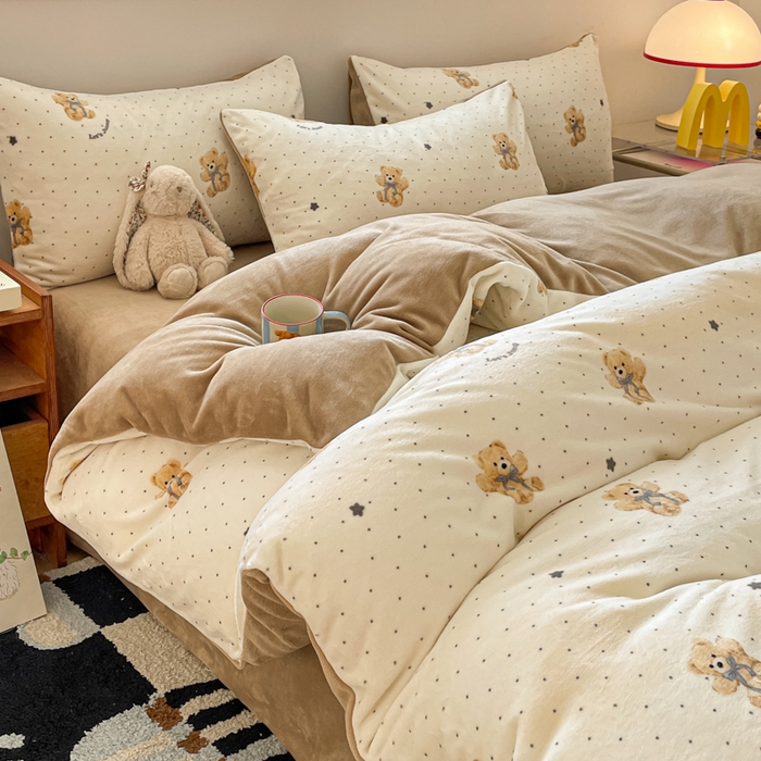 91家纺网 家纺一手货源 找家纺 瑞钰 2025新款A类加厚牛奶绒印花四件套 星空熊仔