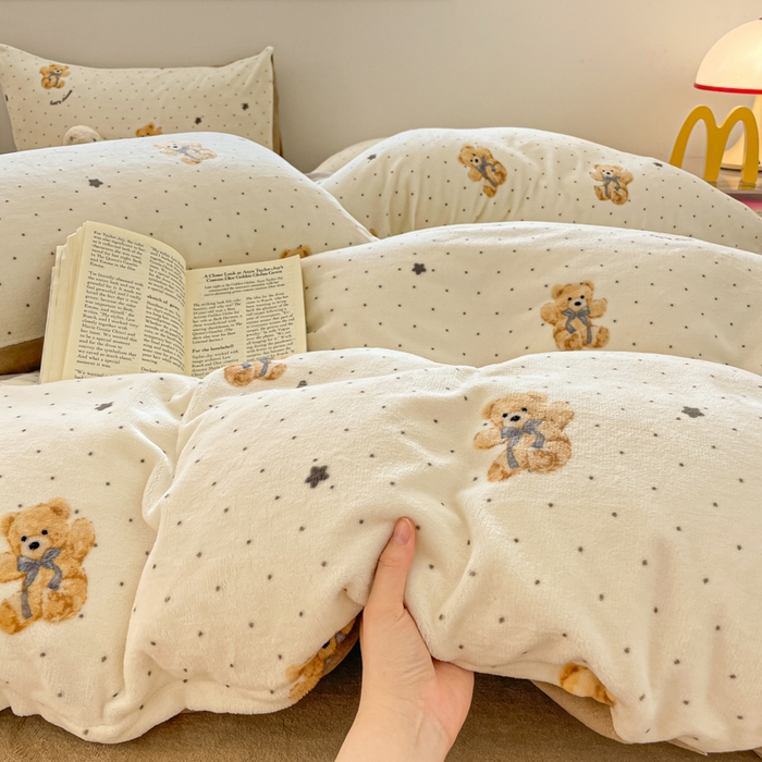 91家纺网 家纺一手货源 找家纺 瑞钰 2025新款A类加厚牛奶绒印花四件套 星空熊仔