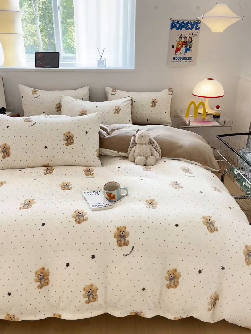 91家纺网 家纺一手货源 找家纺 瑞钰 2025新款A类加厚牛奶绒印花四件套 星空熊仔