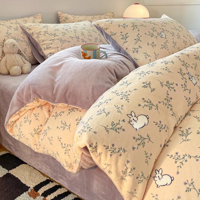 91家纺网 家纺一手货源 找家纺 瑞钰 2025新款A类加厚牛奶绒印花四件套 枝枝兔