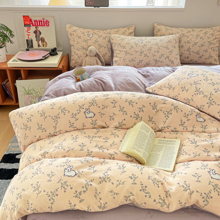 91家纺网 家纺一手货源 找家纺 瑞钰 2025新款A类加厚牛奶绒印花四件套 枝枝兔