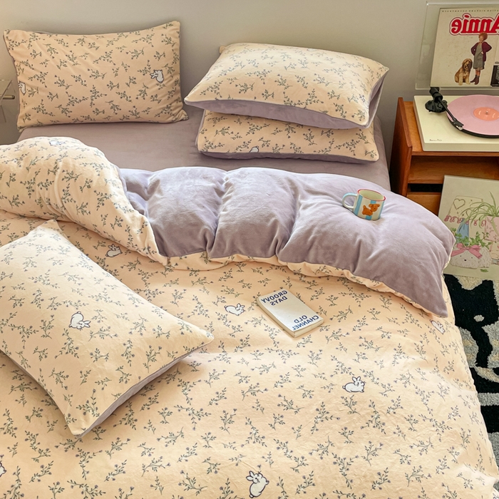 91家纺网 家纺一手货源 找家纺 瑞钰 2025新款A类加厚牛奶绒印花四件套 枝枝兔