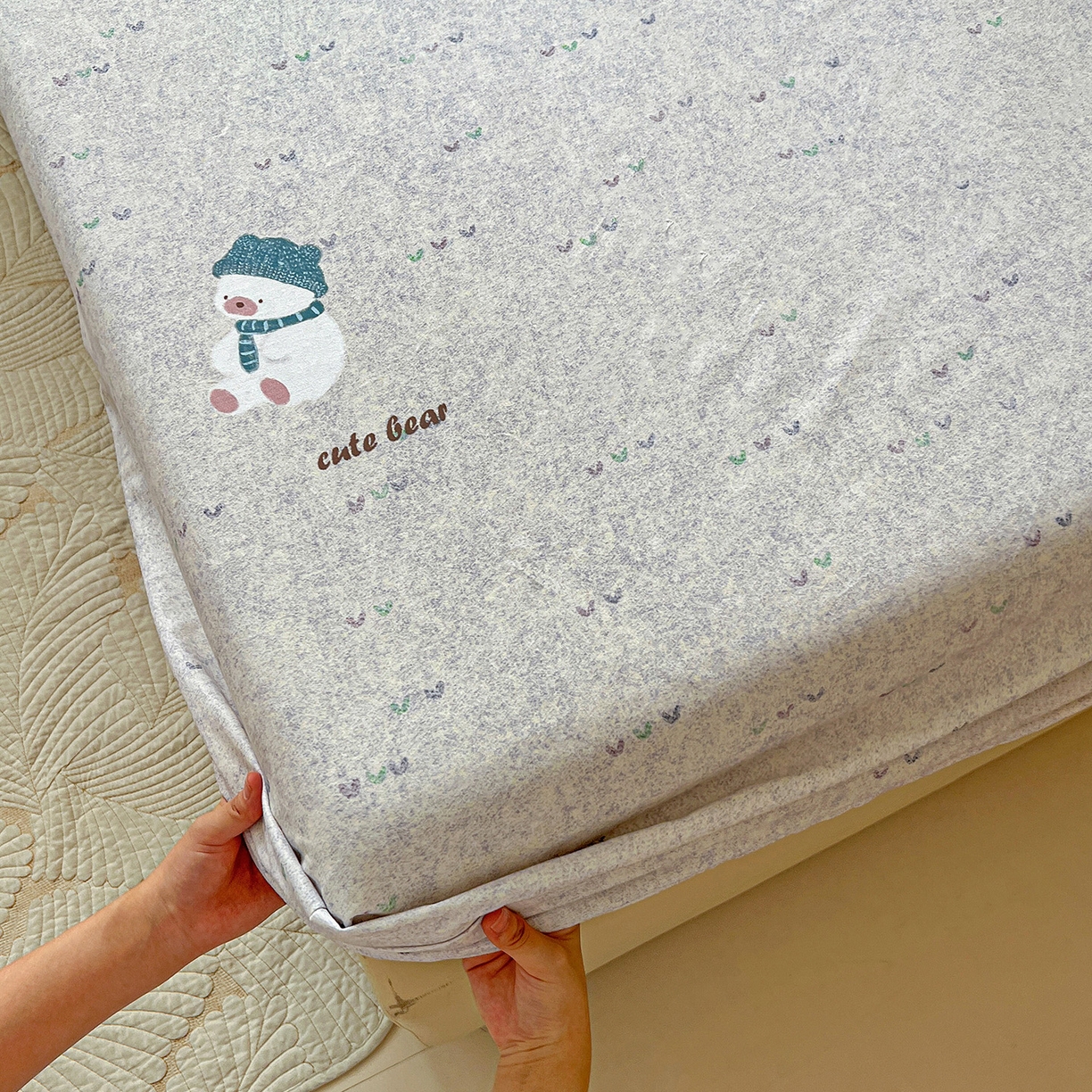 91家纺网 家纺一手货源 找家纺 依庭 2025新款高克重全棉纯棉磨毛印花床笠单品床笠 幸福小熊