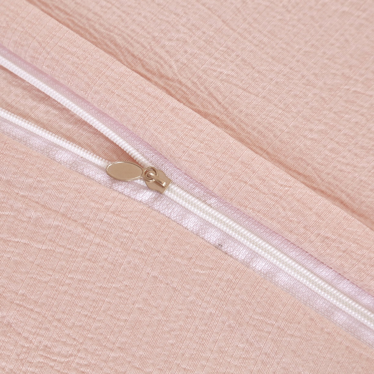 91家纺网 家纺一手货源 找家纺 恋之语 2025新款皱皱纱木棉毛巾绣四件套及单被套系列-可爱猪 可爱猪-粉色