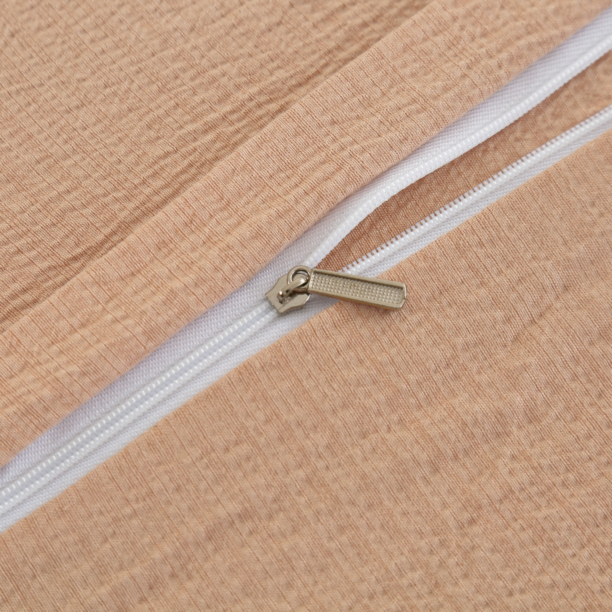 91家纺网 家纺一手货源 找家纺 恋之语 2025新款皱皱纱木棉毛巾绣四件套及单被套系列-俏皮熊 俏皮熊-浅咖