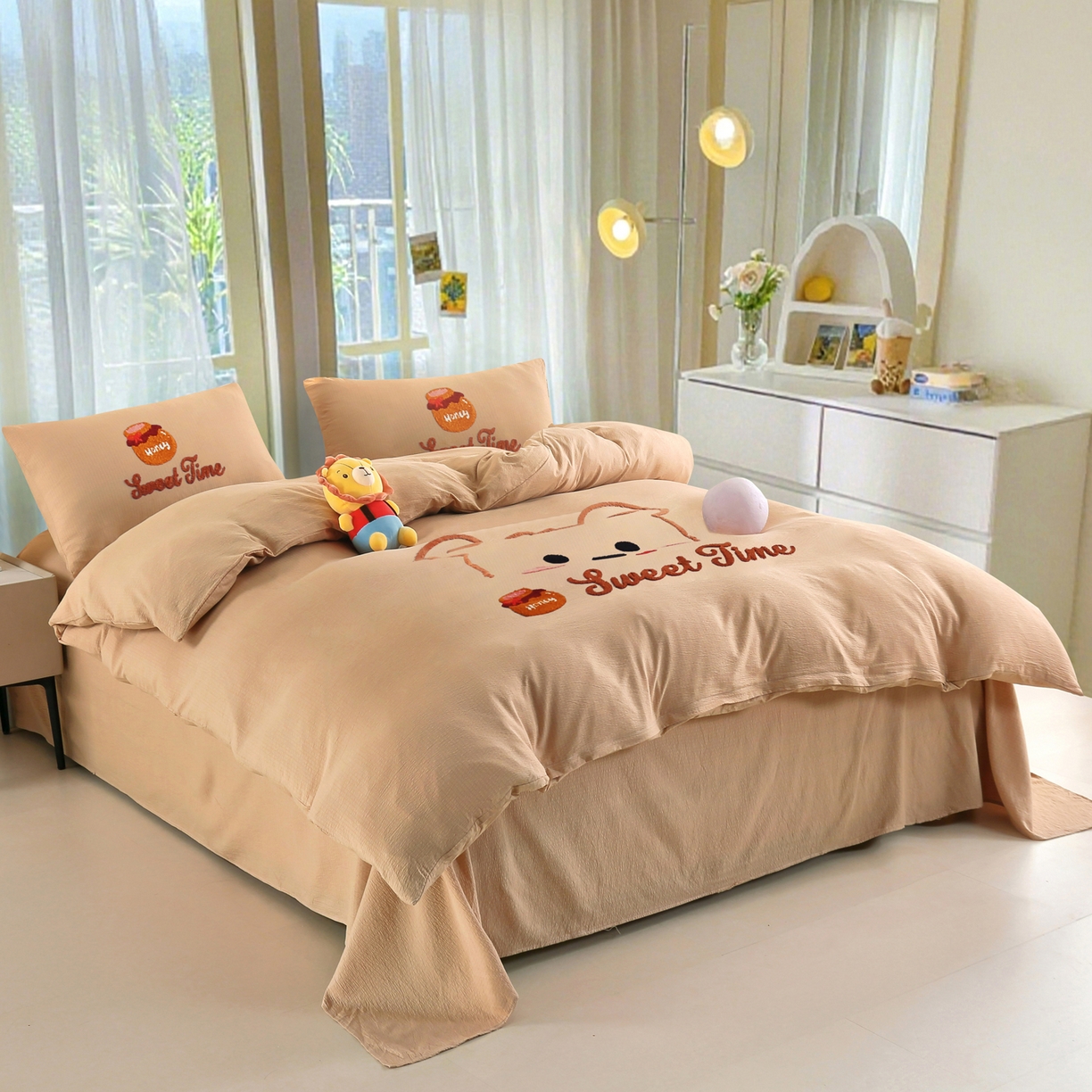 91家纺网 家纺一手货源 找家纺 恋之语 2025新款皱皱纱木棉毛巾绣四件套及单被套系列-俏皮熊 俏皮熊-浅咖