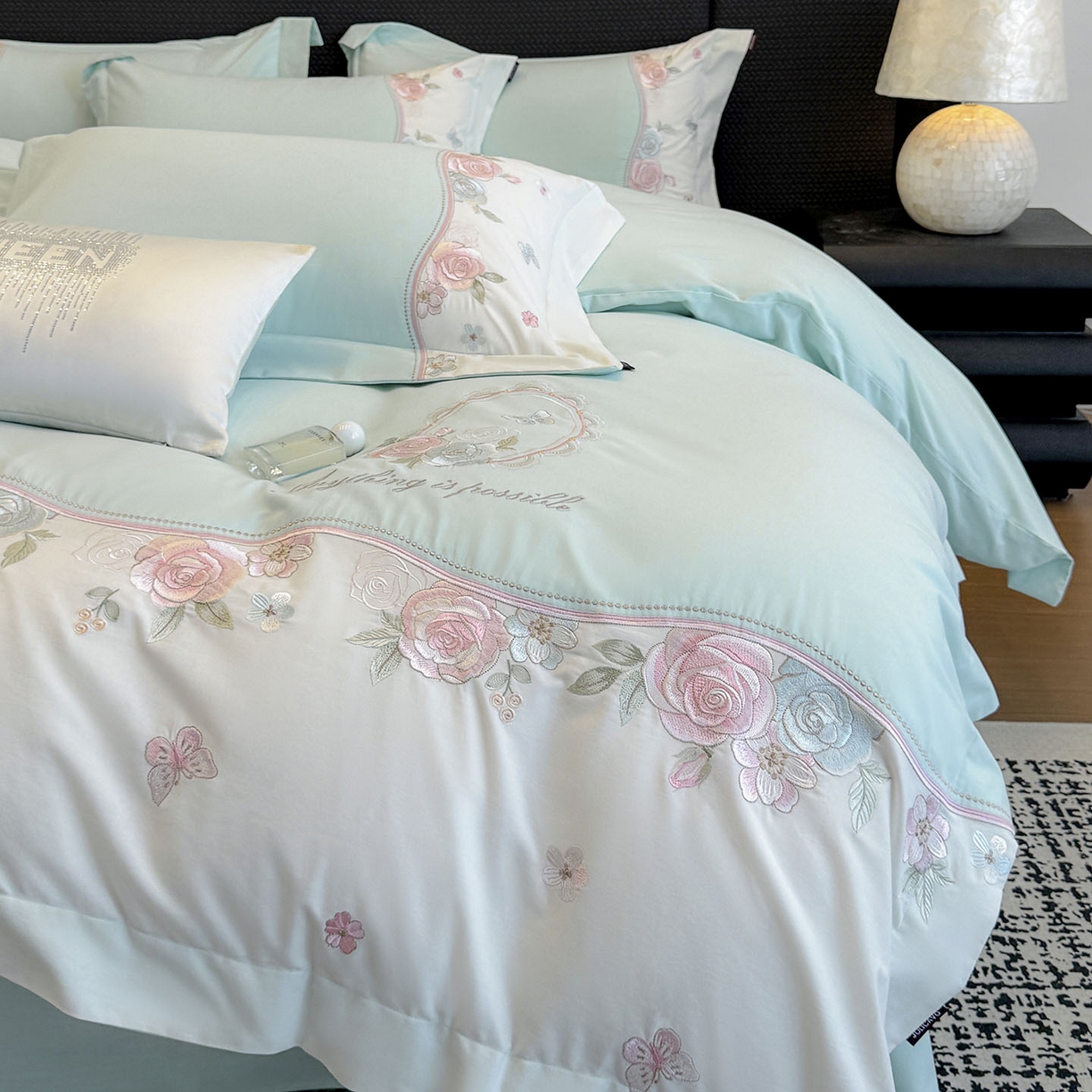 91家纺网 家纺一手货源 找家纺 （总）爱妮菲家纺 2025新款直播爆款A类加厚保暖全棉纯棉磨毛四件套纯棉重工刺绣被套冬季床上用品