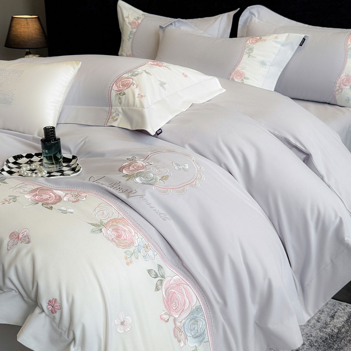 91家纺网 家纺一手货源 找家纺 （总）爱妮菲家纺 2025新款直播爆款A类加厚保暖全棉纯棉磨毛四件套纯棉重工刺绣被套冬季床上用品