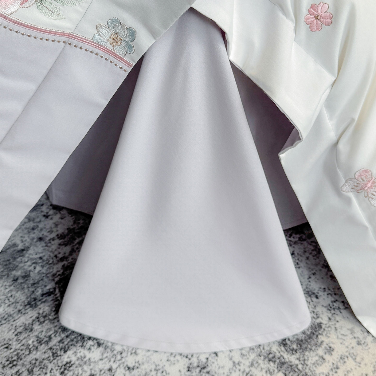 91家纺网 家纺一手货源 找家纺 爱妮菲家纺 2025新款直播爆款A类加厚保暖全棉纯棉磨毛四件套纯棉重工刺绣被套冬季床上用品 绮影-时尚灰