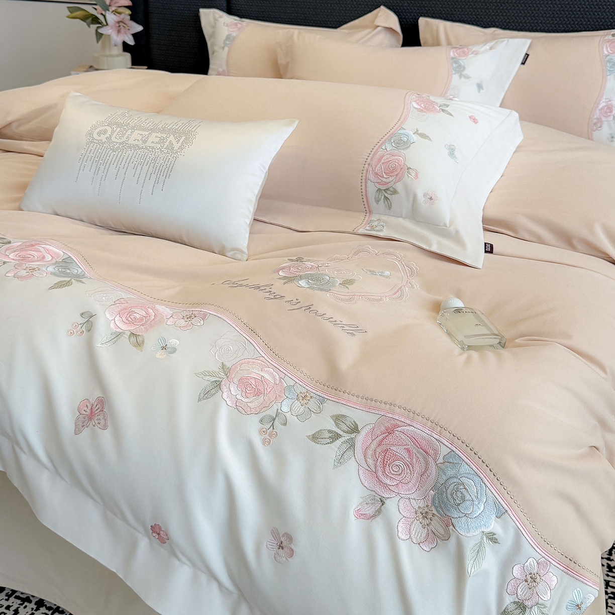 91家纺网 家纺一手货源 找家纺 爱妮菲家纺 2025新款直播爆款A类加厚保暖全棉纯棉磨毛四件套纯棉重工刺绣被套冬季床上用品 绮影-美人杏