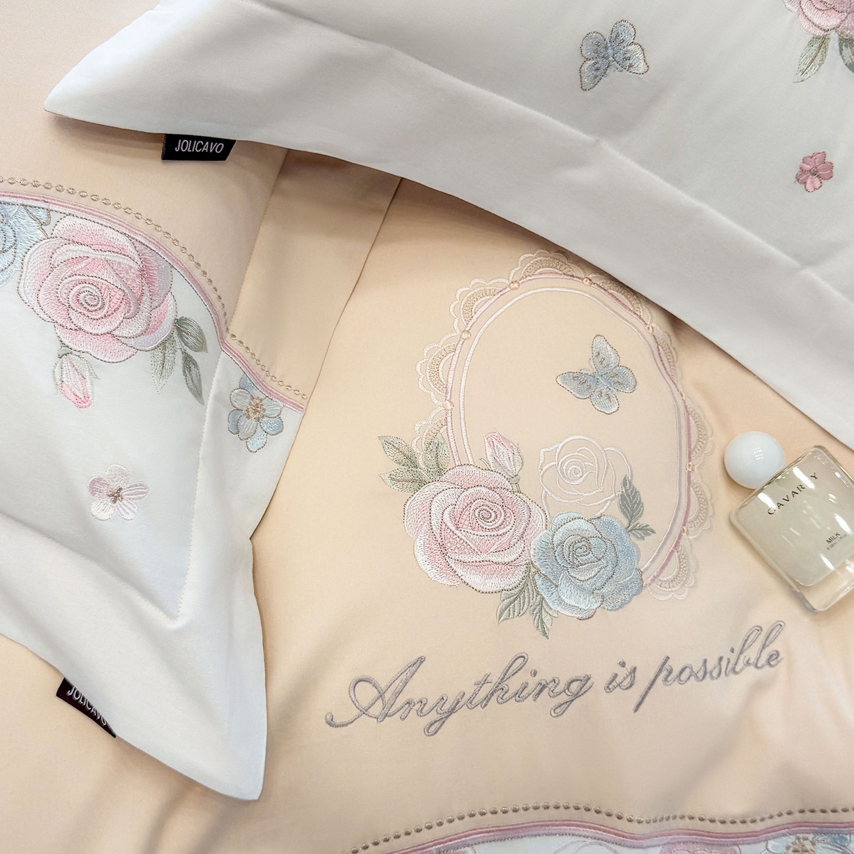 91家纺网 家纺一手货源 找家纺 爱妮菲家纺 2025新款直播爆款A类加厚保暖全棉纯棉磨毛四件套纯棉重工刺绣被套冬季床上用品 绮影-美人杏