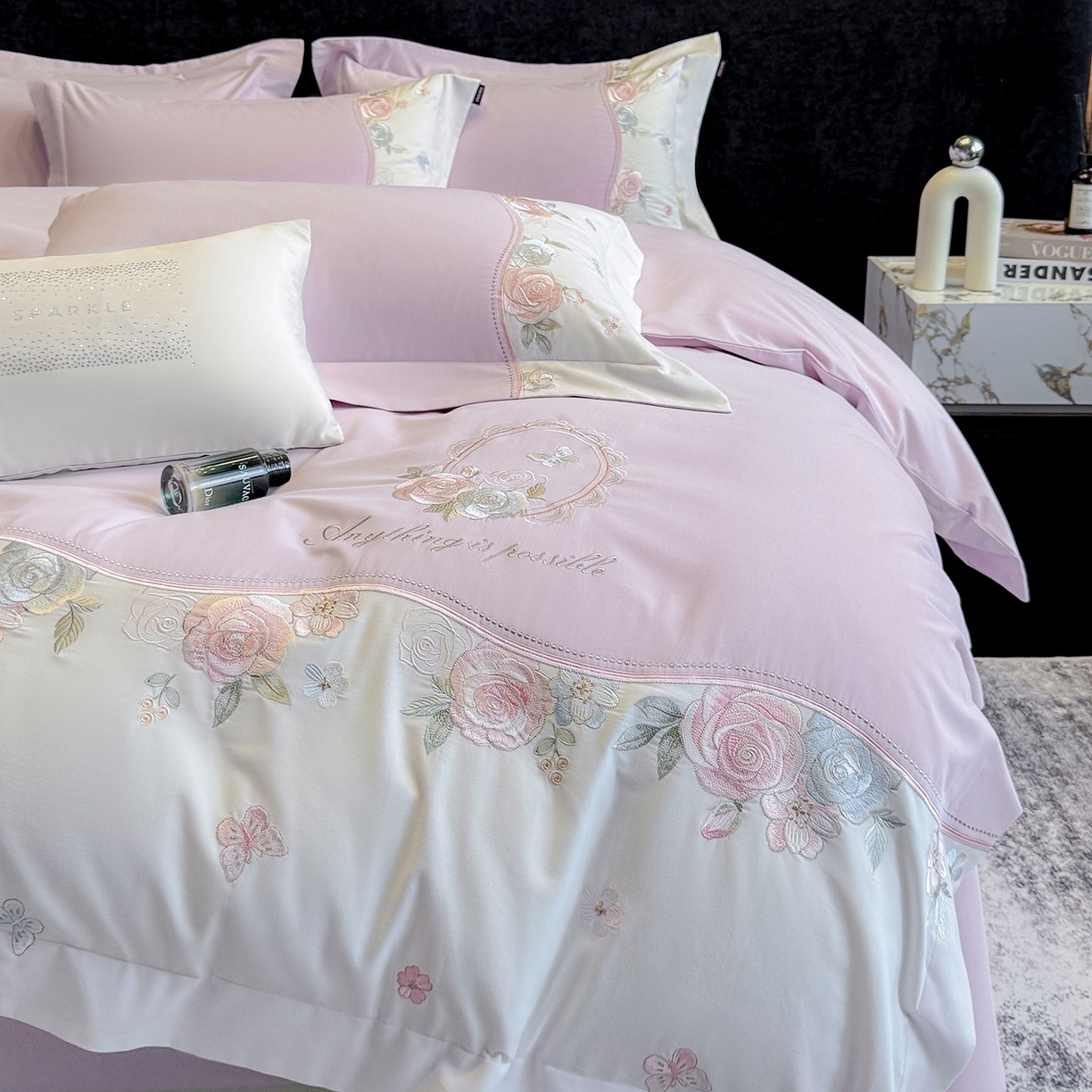 91家纺网 家纺一手货源 找家纺 爱妮菲家纺 2025新款直播爆款A类加厚保暖全棉纯棉磨毛四件套纯棉重工刺绣被套冬季床上用品 绮影-香芋紫