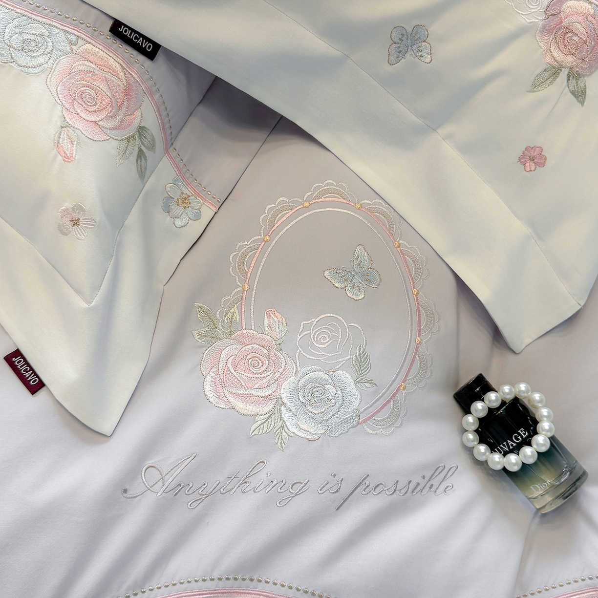 91家纺网 家纺一手货源 找家纺 爱妮菲家纺 2025新款直播爆款A类加厚保暖全棉纯棉磨毛四件套纯棉重工刺绣被套冬季床上用品 绮影-时尚灰