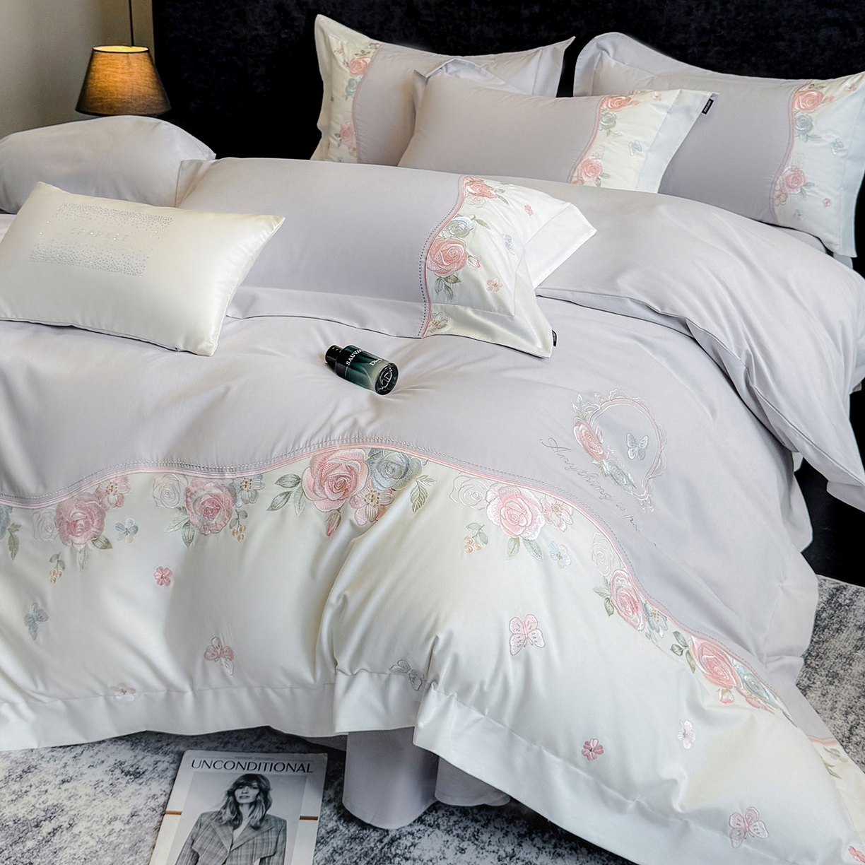 91家纺网 家纺一手货源 找家纺 爱妮菲家纺 2025新款直播爆款A类加厚保暖全棉纯棉磨毛四件套纯棉重工刺绣被套冬季床上用品 绮影-时尚灰