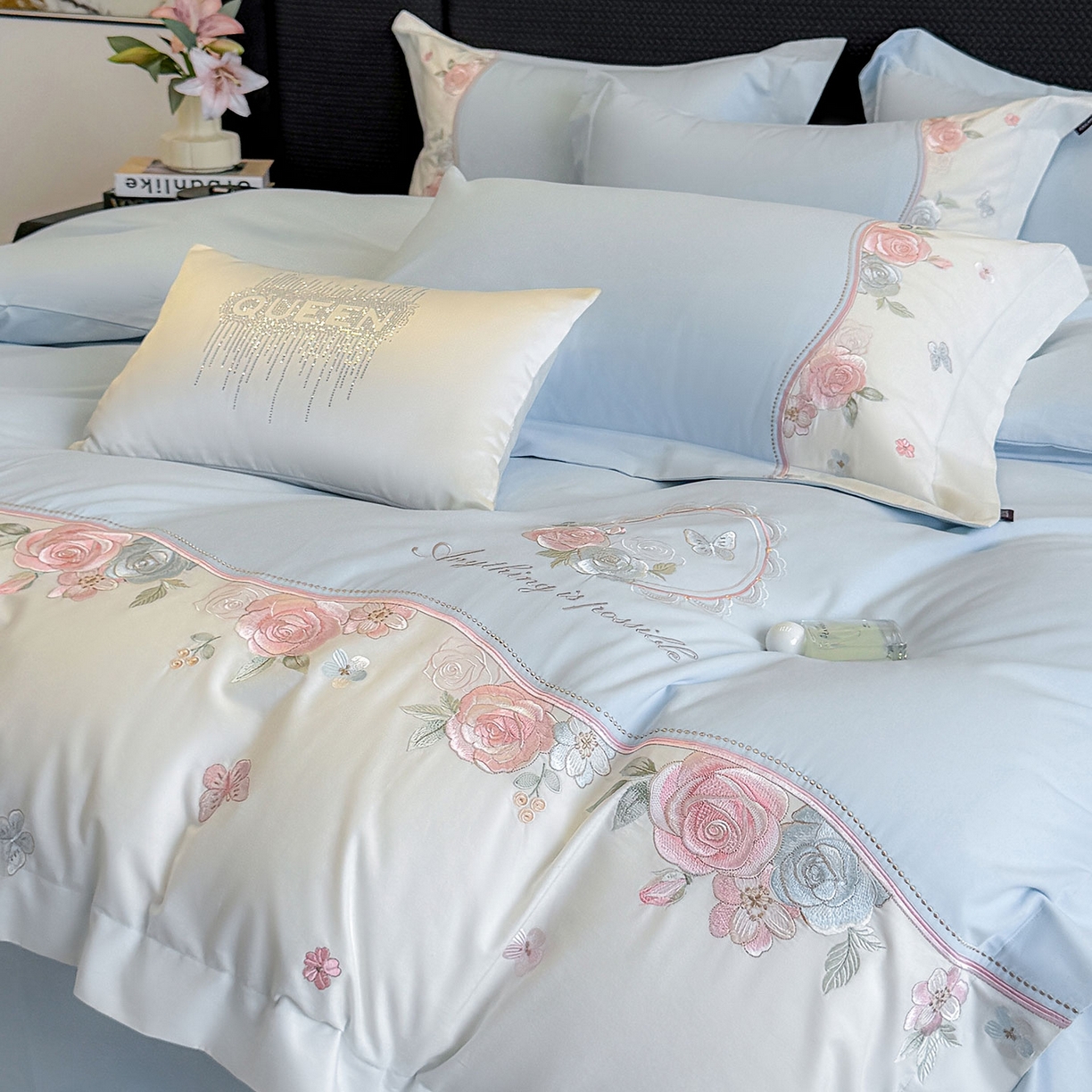 91家纺网 家纺一手货源 找家纺 爱妮菲家纺 2025新款直播爆款A类加厚保暖全棉纯棉磨毛四件套纯棉重工刺绣被套冬季床上用品 绮影-天空蓝