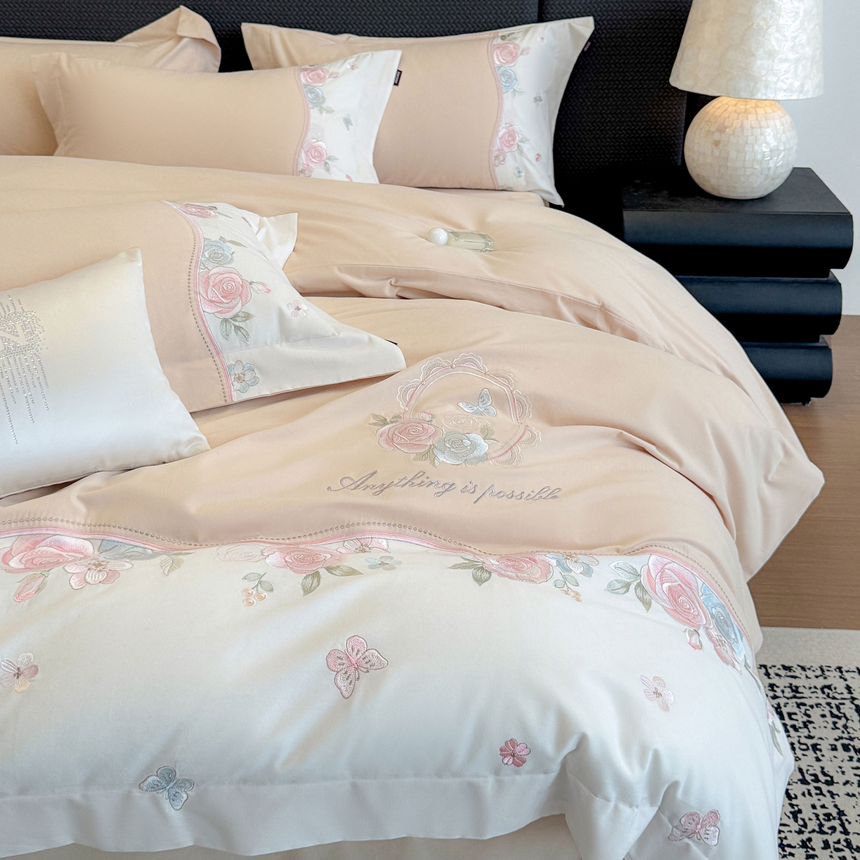 91家纺网 家纺一手货源 找家纺 爱妮菲家纺 2025新款直播爆款A类加厚保暖全棉纯棉磨毛四件套纯棉重工刺绣被套冬季床上用品 绮影-美人杏