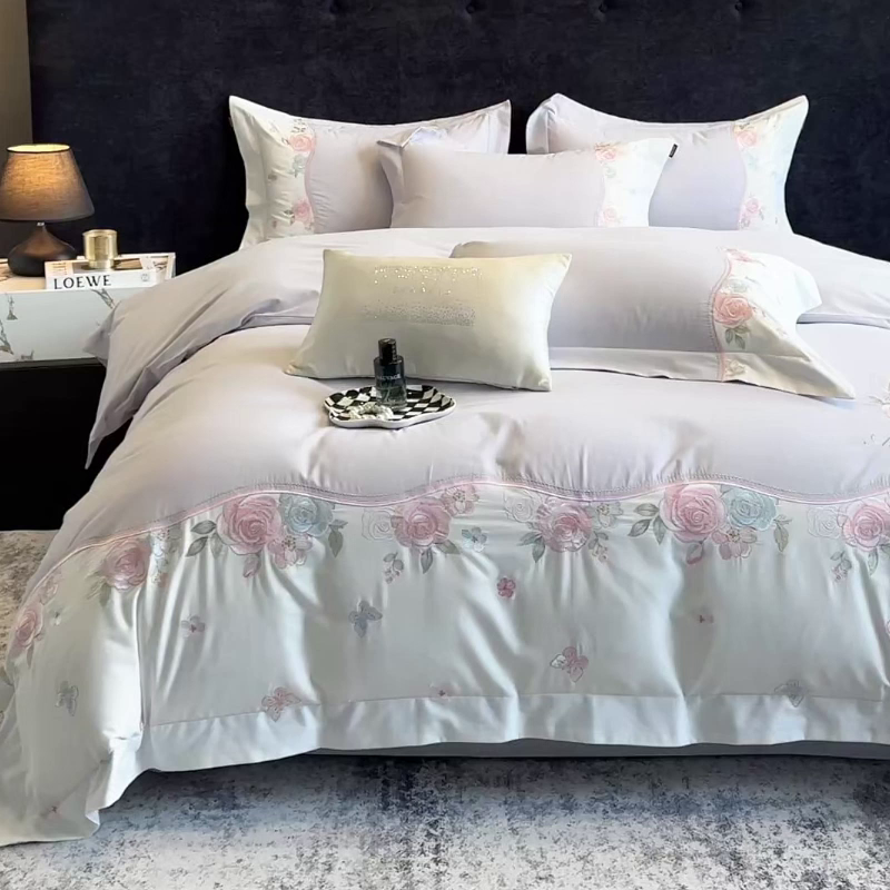 91家纺网 家纺一手货源 找家纺 爱妮菲家纺 2025新款直播爆款A类加厚保暖全棉纯棉磨毛四件套纯棉重工刺绣被套冬季床上用品 绮影-时尚灰