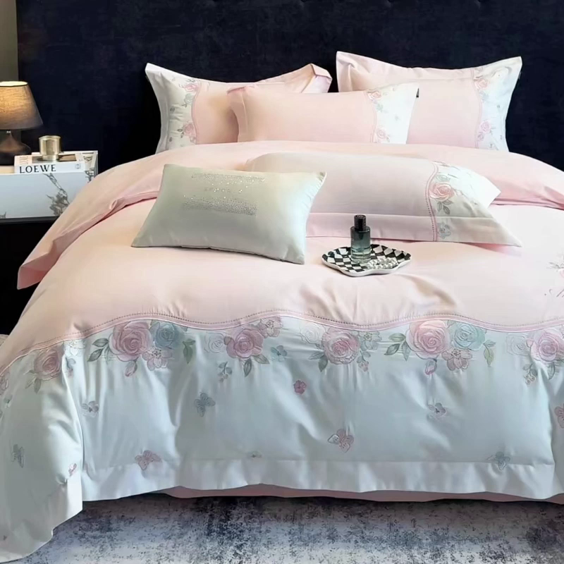 91家纺网 家纺一手货源 找家纺 爱妮菲家纺 2025新款直播爆款A类加厚保暖全棉纯棉磨毛四件套纯棉重工刺绣被套冬季床上用品 绮影-初恋粉