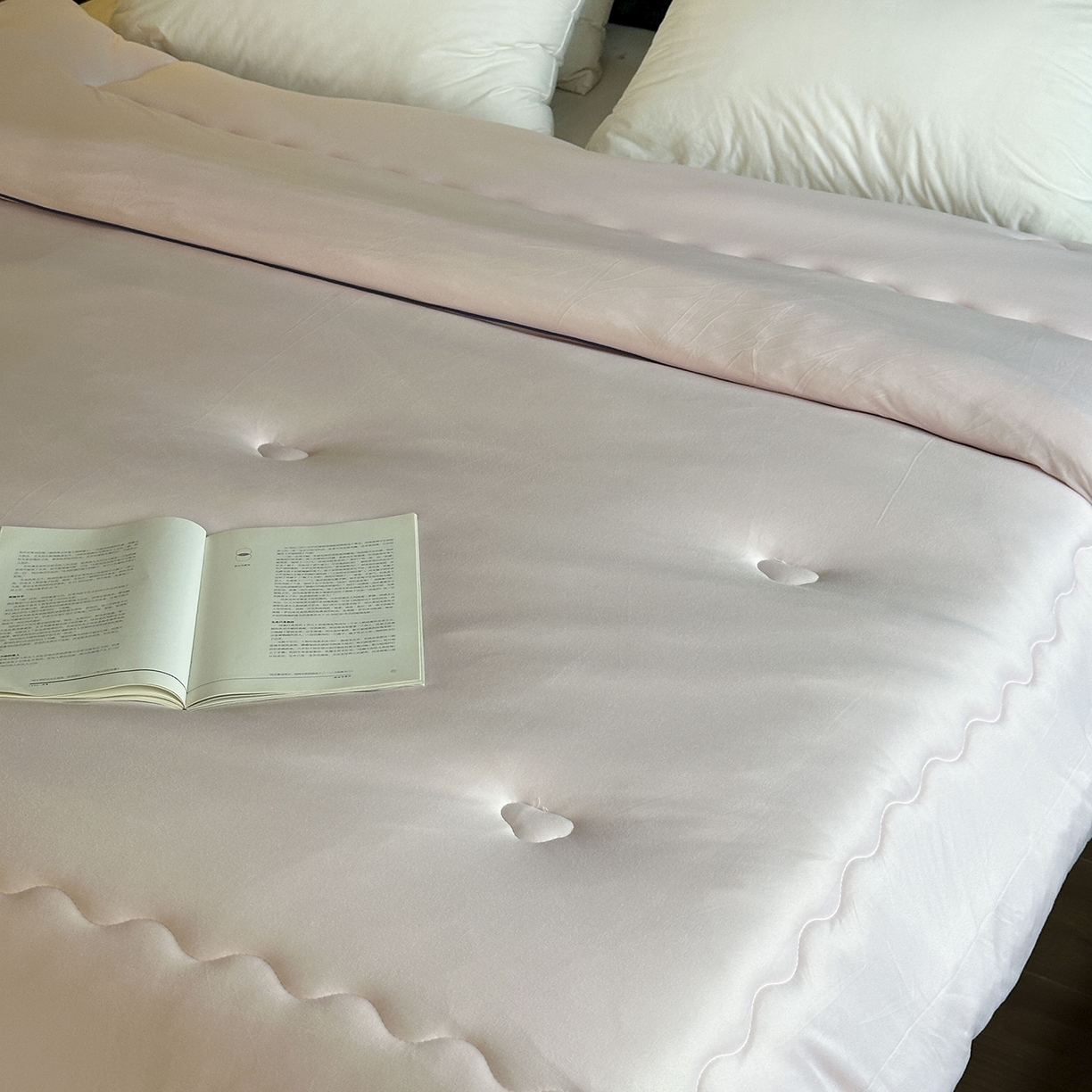 91家纺网 家纺一手货源 找家纺 色鬼布艺高端家居主号 2025新款星球深睡控温被被子被芯 粉色