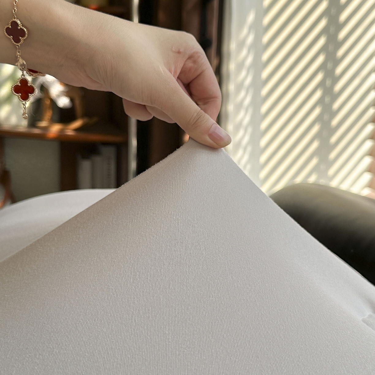 91家纺网 家纺一手货源 找家纺 色鬼布艺高端家居主号 2025新款星球深睡控温被被子被芯 灰色