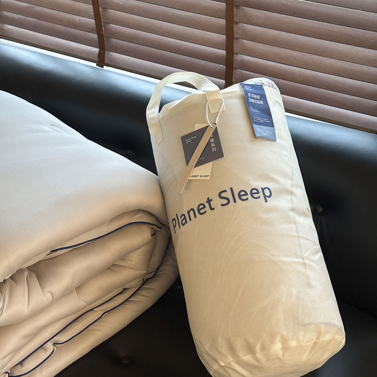 91家纺网 家纺一手货源 找家纺 色鬼布艺高端家居主号 2025新款星球深睡控温被被子被芯 灰色