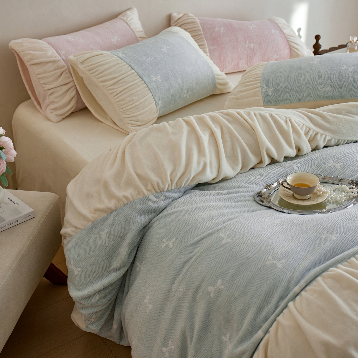 91家纺网 家纺一手货源 找家纺 简纯主义 2025新款230g全消光全工艺牛奶绒四件套-柏琳少女 【控价】：日常店铺券后价格：278/298 柏林少女-蓝