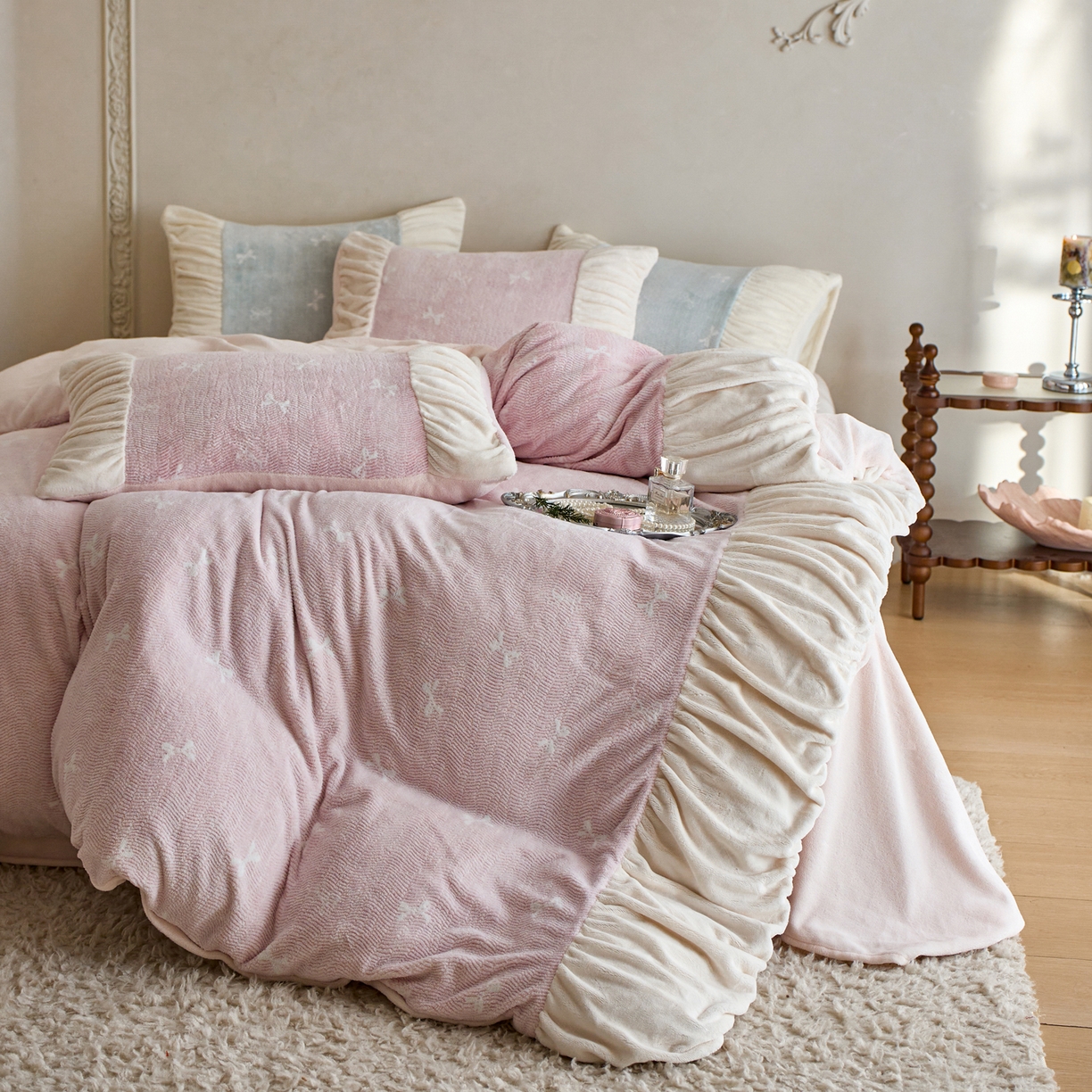 91家纺网 家纺一手货源 找家纺 简纯主义 2025新款230g全消光全工艺牛奶绒四件套-柏琳少女 【控价】：日常店铺券后价格：278/298 柏林少女-粉