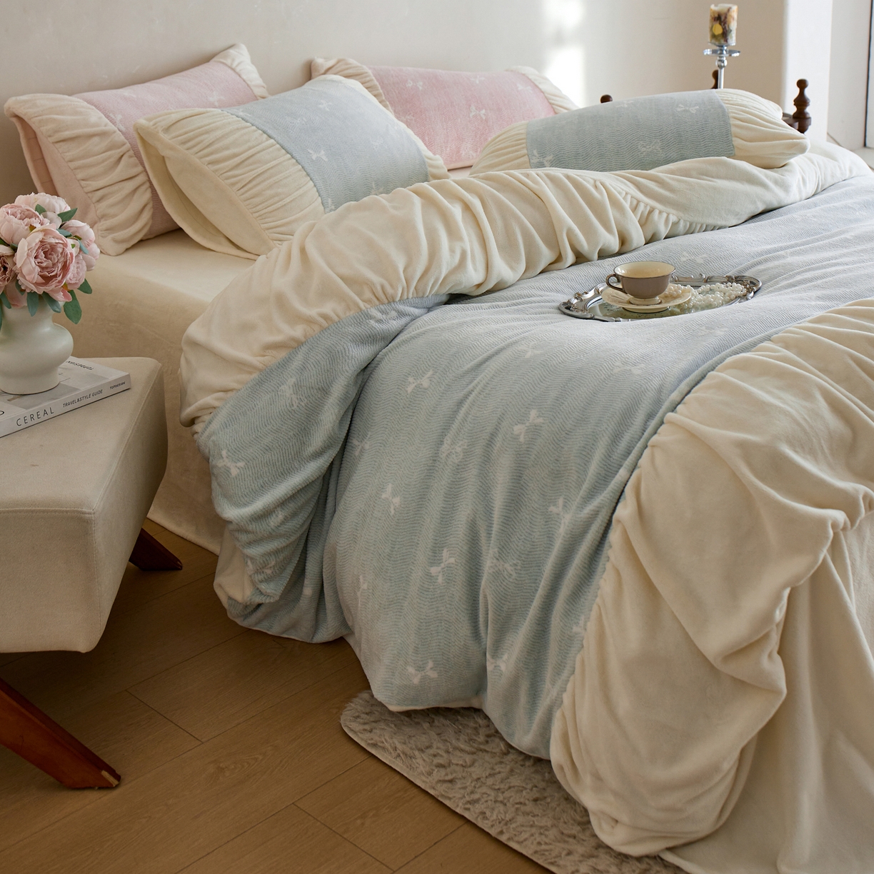 91家纺网 家纺一手货源 找家纺 简纯主义 2025新款230g全消光全工艺牛奶绒四件套-柏琳少女 【控价】：日常店铺券后价格：278/298 柏林少女-蓝