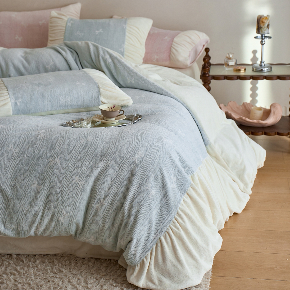 91家纺网 家纺一手货源 找家纺 简纯主义 2025新款230g全消光全工艺牛奶绒四件套-柏琳少女 【控价】：日常店铺券后价格：278/298 柏林少女-蓝