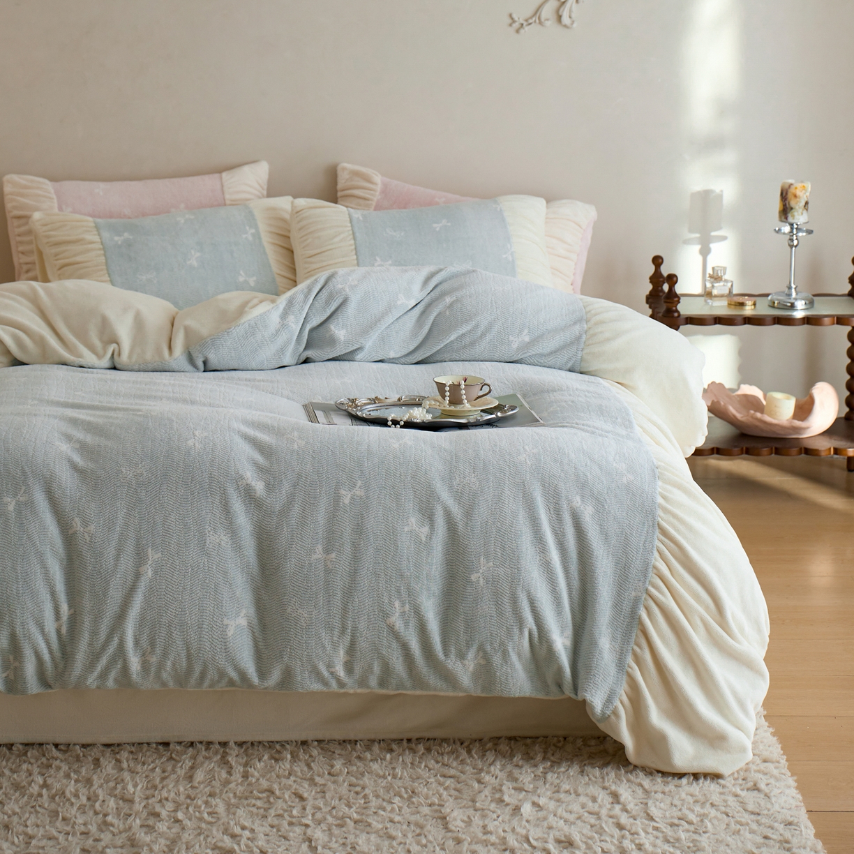 91家纺网 家纺一手货源 找家纺 简纯主义 2025新款230g全消光全工艺牛奶绒四件套-柏琳少女 【控价】：日常店铺券后价格：278/298 柏林少女-蓝