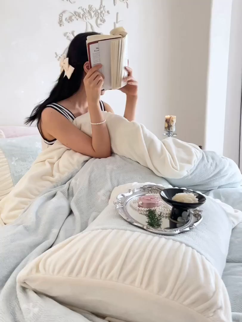 91家纺网 家纺一手货源 找家纺 简纯主义 2025新款230g全消光全工艺牛奶绒四件套-柏琳少女 【控价】：日常店铺券后价格：278/298 柏林少女-蓝