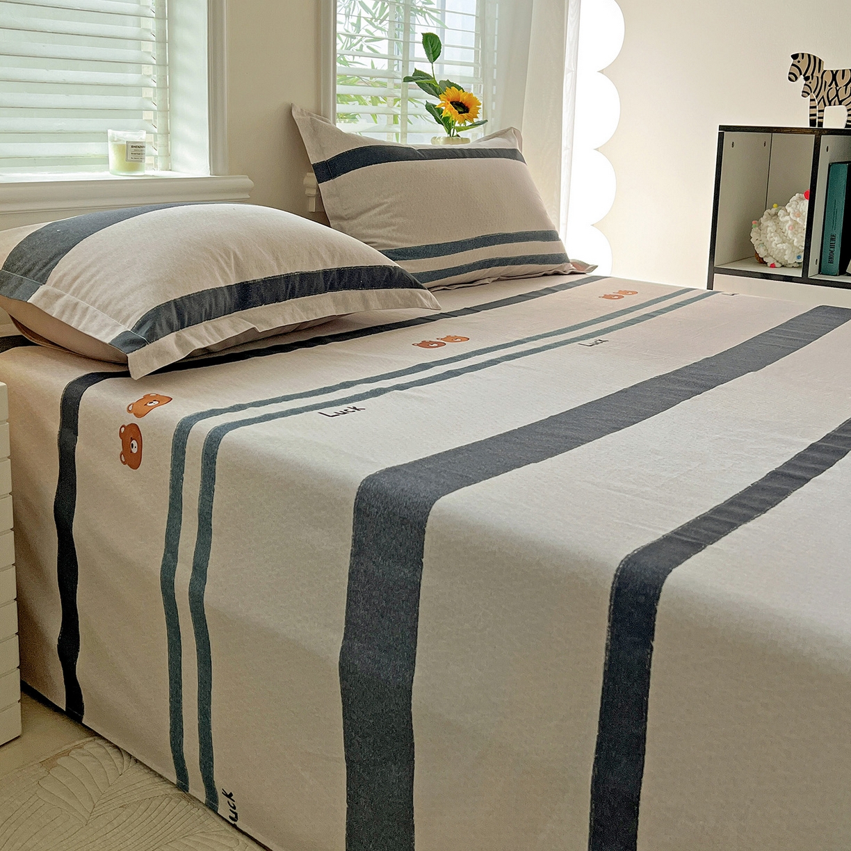 91家纺网 家纺一手货源 找家纺 依庭 2025新款高克重全棉纯棉磨毛印花单床单 好运熊-蓝