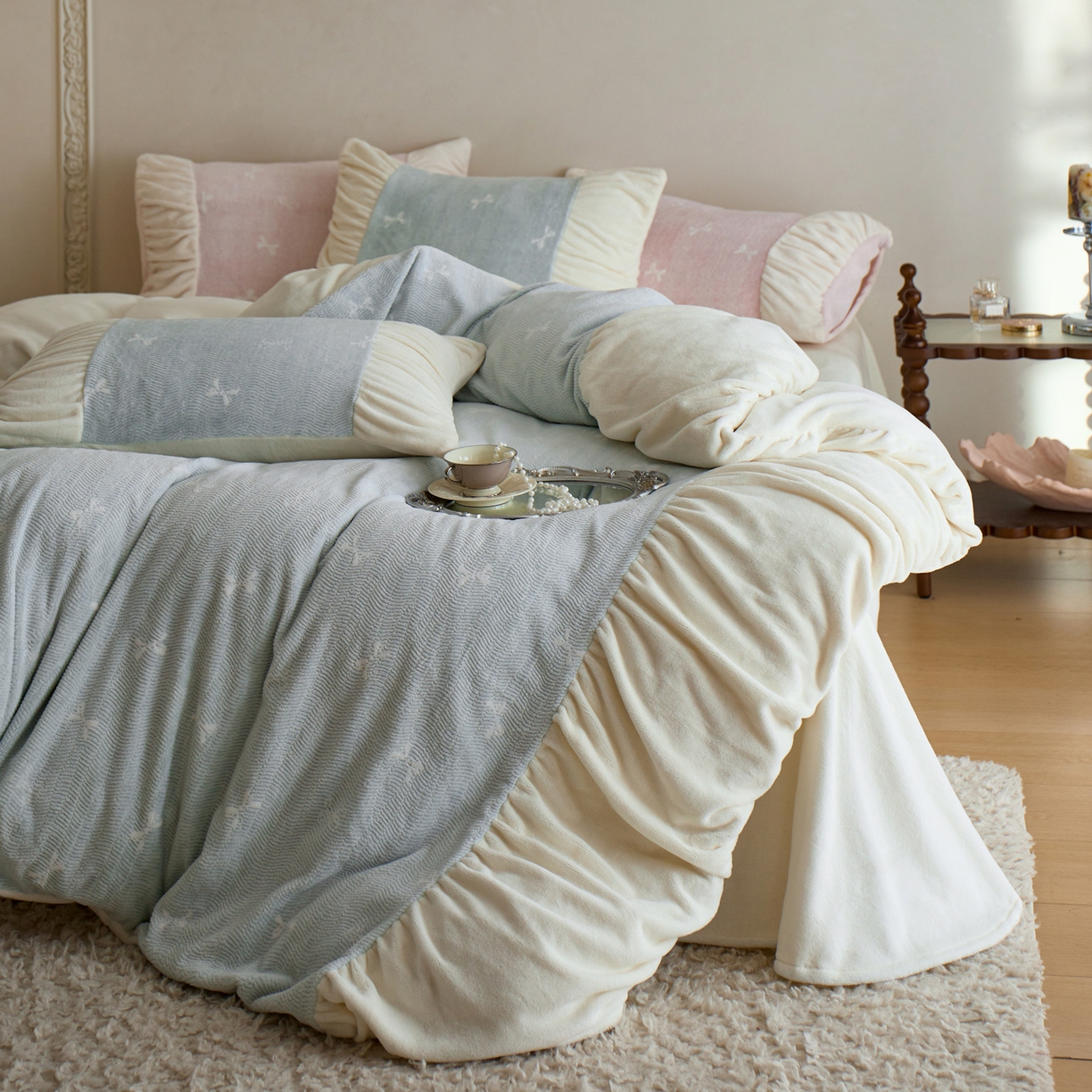 91家纺网 家纺一手货源 找家纺 简纯主义 2025新款230g全消光全工艺牛奶绒四件套-柏琳少女 【控价】：日常店铺券后价格：278/298 柏林少女-蓝