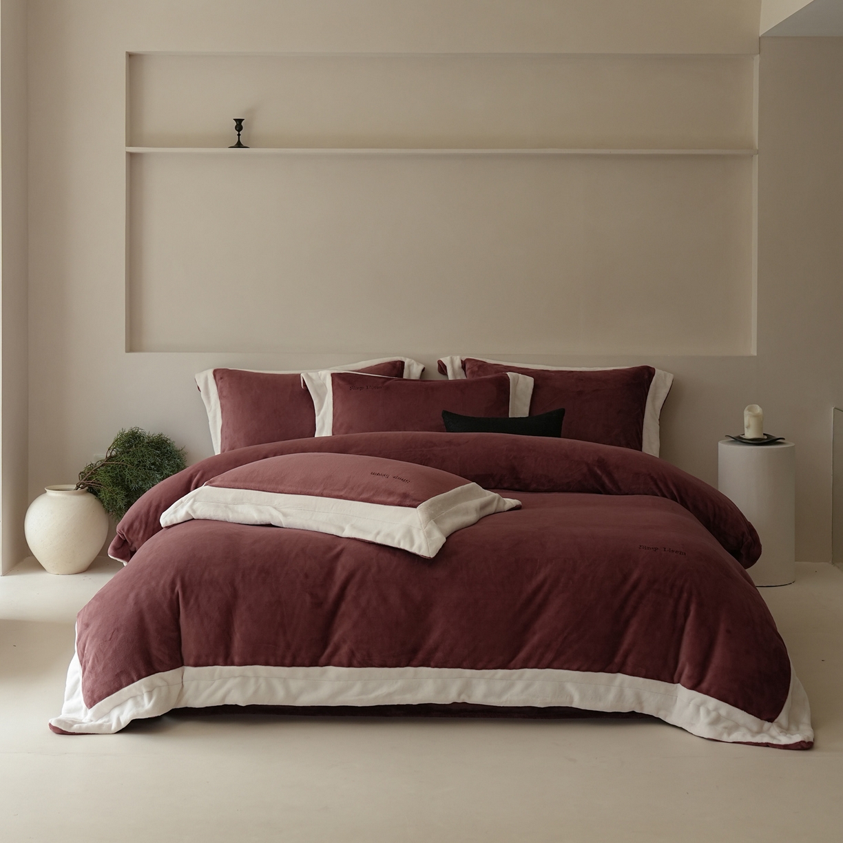 简纯主义 2025新款270g全消光全工艺奶芙绒四件套-赫尔曼系列 【控价】：日常店铺券后价格：358/398 赫尔曼红