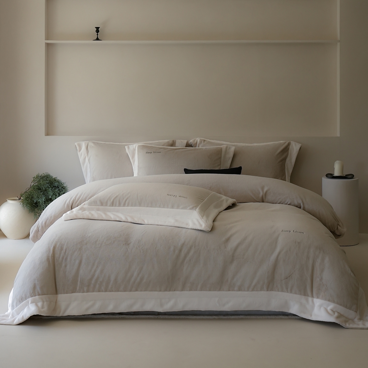 简纯主义 2025新款270g全消光全工艺奶芙绒四件套-赫尔曼系列 【控价】：日常店铺券后价格：358/398 赫尔曼灰