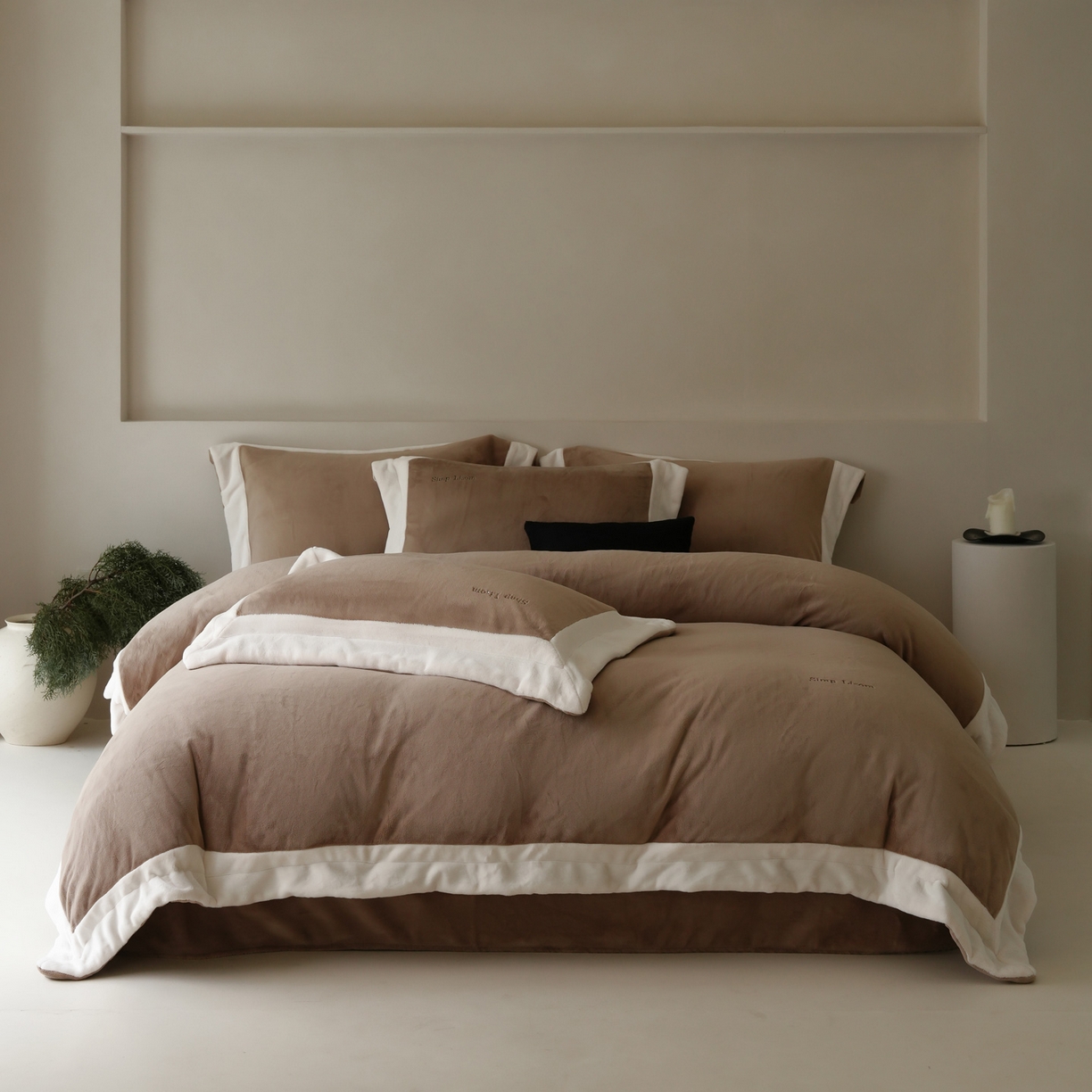 简纯主义 2025新款270g全消光全工艺奶芙绒四件套-赫尔曼系列 【控价】：日常店铺券后价格：358/398 赫尔曼咖