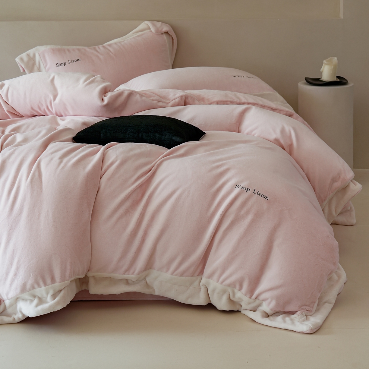 91家纺网 家纺一手货源 找家纺 简纯主义 2025新款270g全消光全工艺奶芙绒四件套-赫尔曼系列 【控价】：日常店铺券后价格：358/398 赫尔曼粉