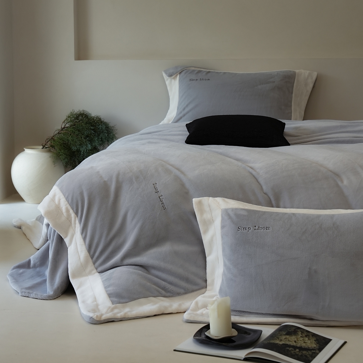 91家纺网 家纺一手货源 找家纺 简纯主义 2025新款270g全消光全工艺奶芙绒四件套-赫尔曼系列 【控价】：日常店铺券后价格：358/398 赫尔曼蓝