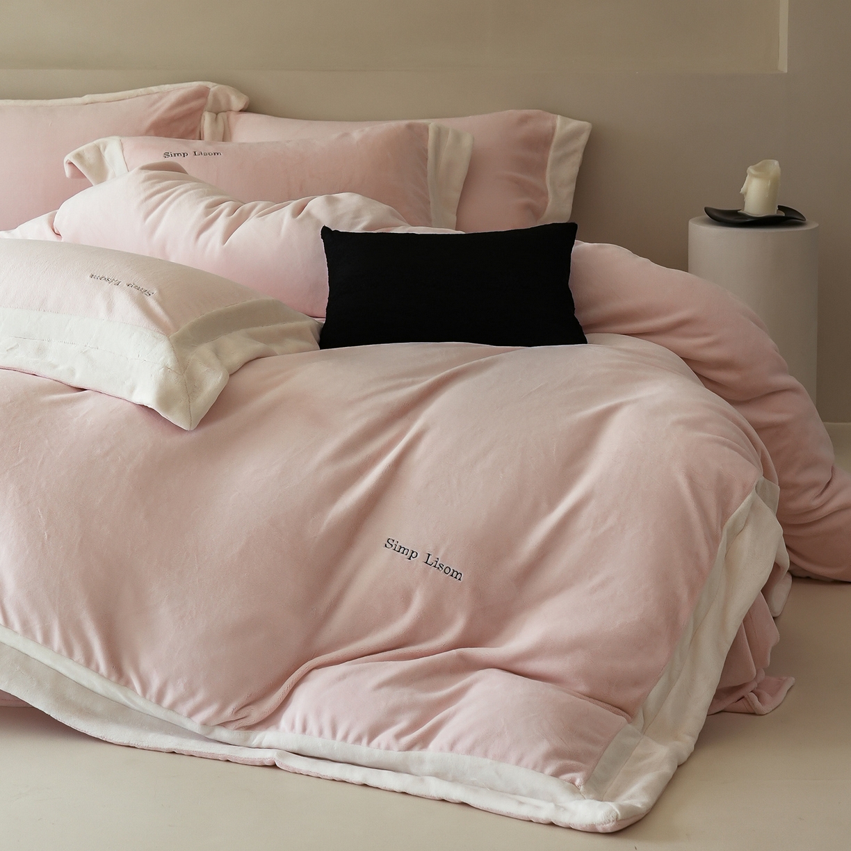 91家纺网 家纺一手货源 找家纺 简纯主义 2025新款270g全消光全工艺奶芙绒四件套-赫尔曼系列 【控价】：日常店铺券后价格：358/398 赫尔曼粉