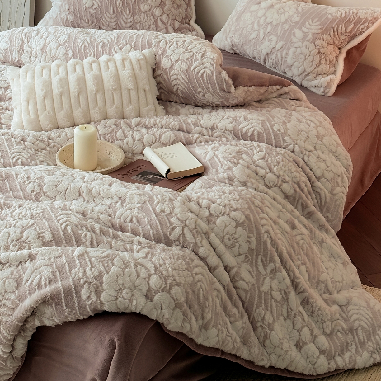 91家纺网 家纺一手货源 找家纺 （总）简纯主义 2025新款380g獭兔绒230g全消光全工艺牛奶绒四件套-椿晓 【控价】：日常店铺券后价格：258/328/348/328