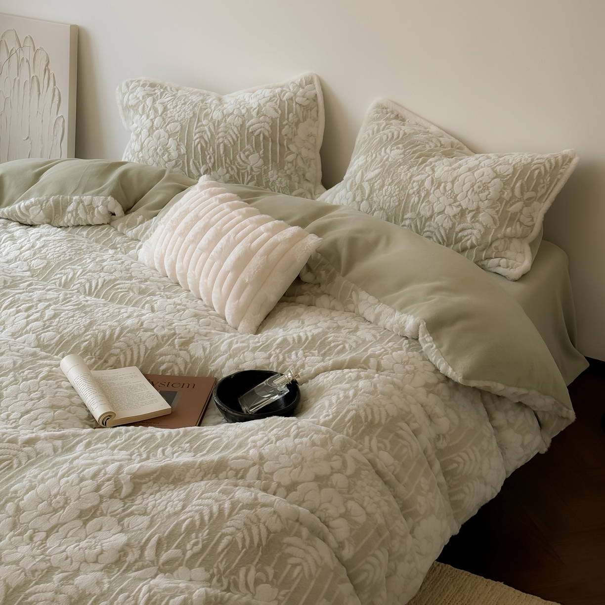 91家纺网 家纺一手货源 找家纺 简纯主义 2025新款380g獭兔绒230g全消光全工艺牛奶绒四件套-椿晓 【控价】：日常店铺券后价格：258/328/348/328 椿晓绿