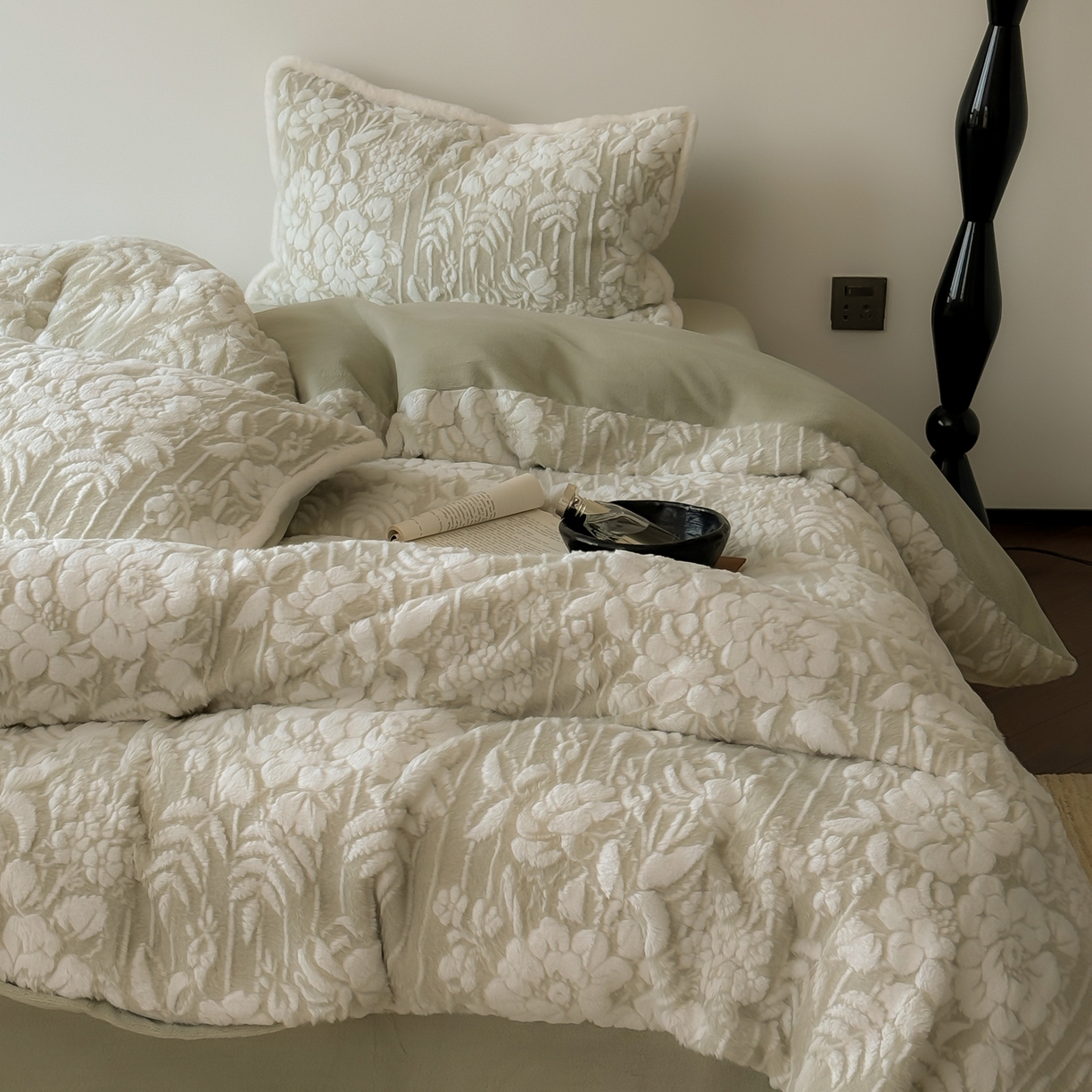 91家纺网 家纺一手货源 找家纺 简纯主义 2025新款380g獭兔绒230g全消光全工艺牛奶绒四件套-椿晓 【控价】：日常店铺券后价格：258/328/348/328 椿晓绿