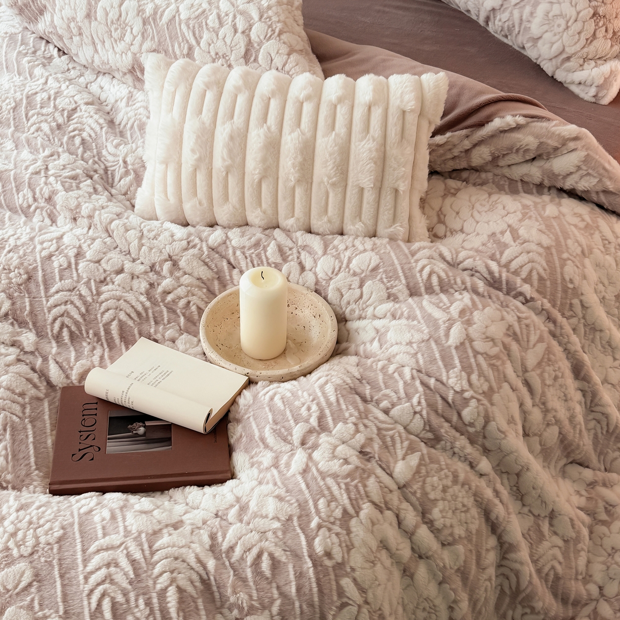 91家纺网 家纺一手货源 找家纺 （总）简纯主义 2025新款380g獭兔绒230g全消光全工艺牛奶绒四件套-椿晓 【控价】：日常店铺券后价格：258/328/348/328