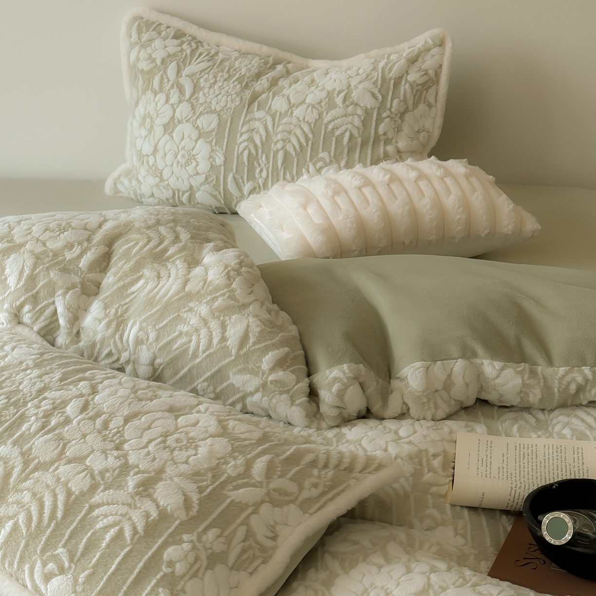 91家纺网 家纺一手货源 找家纺 简纯主义 2025新款380g獭兔绒230g全消光全工艺牛奶绒四件套-椿晓 【控价】：日常店铺券后价格：258/328/348/328 椿晓绿