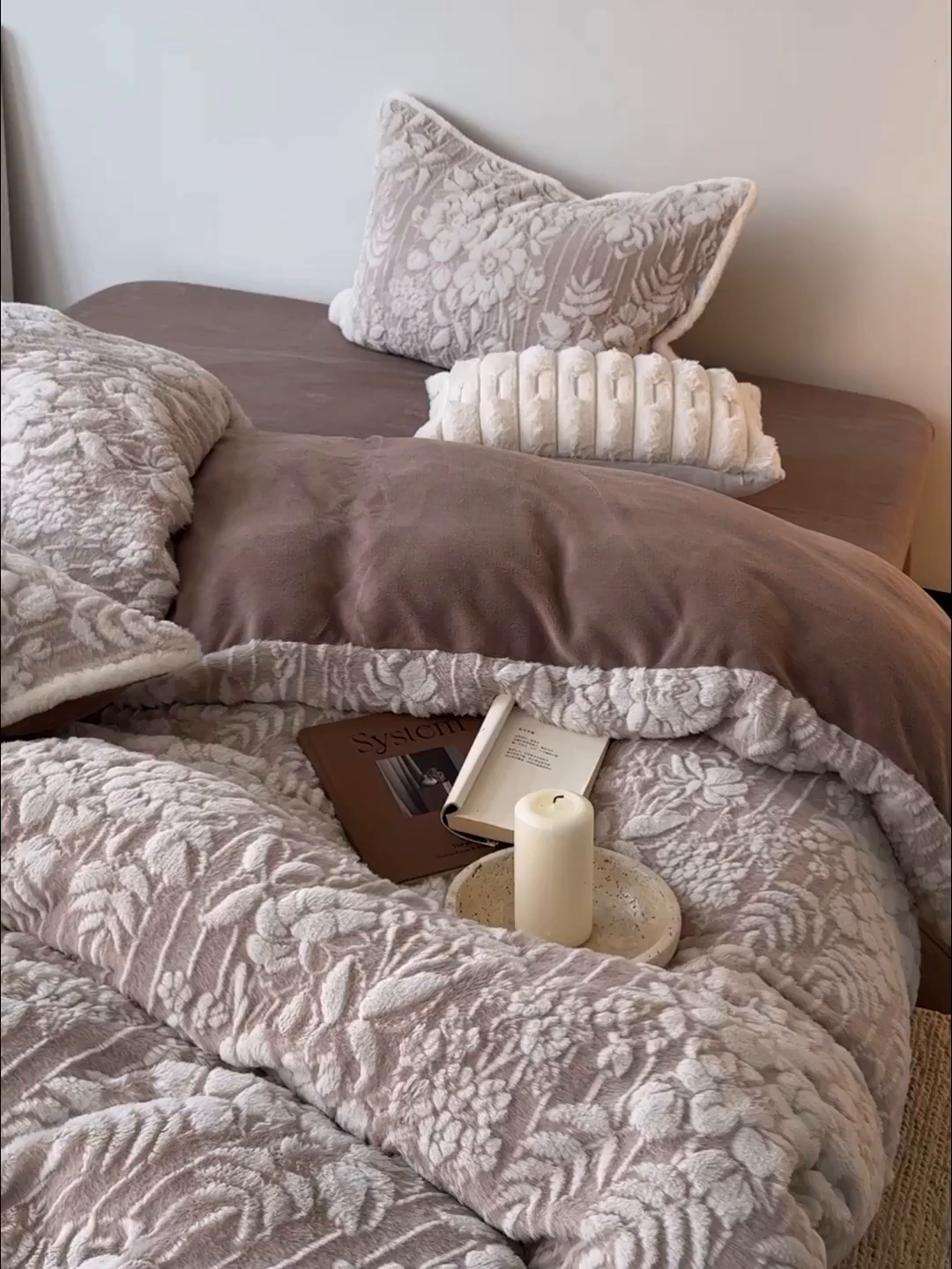 91家纺网 家纺一手货源 找家纺 简纯主义 2025新款380g獭兔绒230g全消光全工艺牛奶绒四件套-椿晓 【控价】：日常店铺券后价格：258/328/348/328 椿晓咖